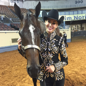 Paige is showing her new gelding, Java Mon in the all around classes under the guidance of Robin and Jenny Frid.  